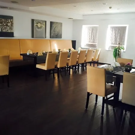 Hotel Restaurant Jägerhof Düren - Eifel